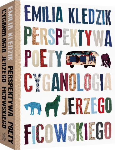 Różnokolorowe litery na białym tle układają się w nazwisko autorki i tytuł książki. Pomiędzy znajdują się również kolorowe rysunki koni i wozu cygańskiego.