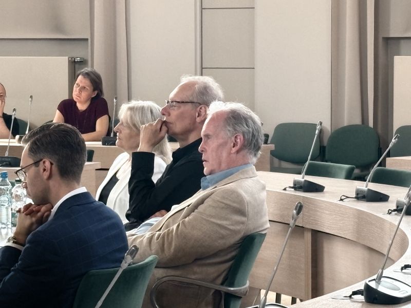 Uczestnicy konferencji zgromadzeni w Salonie Mickiewicza.