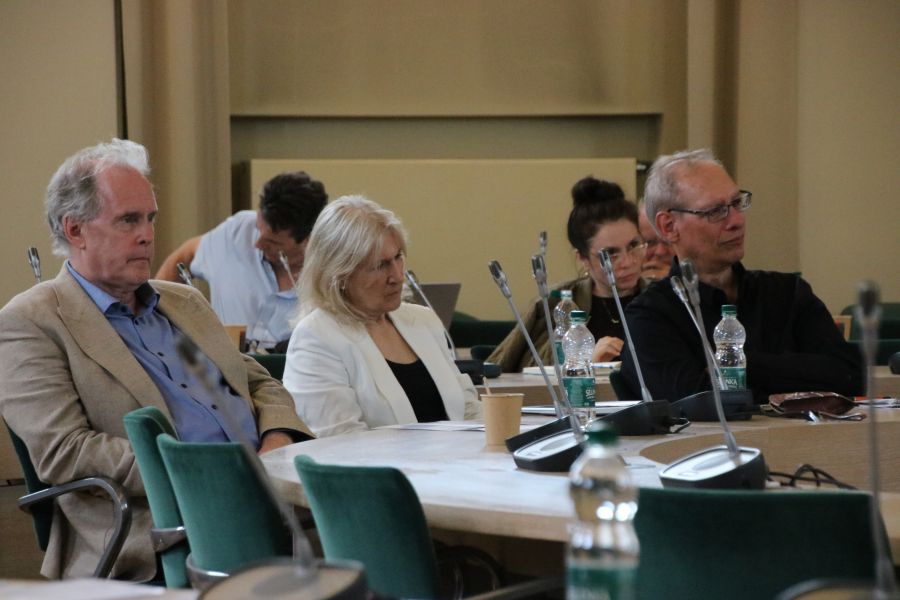Uczestnicy konferencji zgromadzeni w Salonie Mickiewicza.